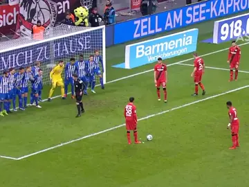 Tình huống dàn xếp đá phạt quá là cồng kềnh 🤦‍♂️