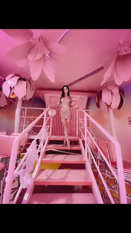 Level up your portraits with this photo hack! #photography #viral #phototips #posingtips 