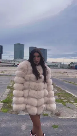 You know ur bad when you can post from any angle ;))  #fouryou #fyp #furjacket #furcoat #vienna #austria #felljacke #fauxfur #echtfelljacke #pelz  #welovefurs 