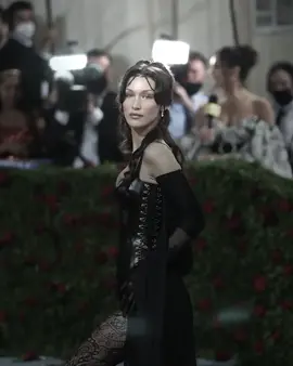 miss bella hadid 🖤 @Bella Hadid !! #bellahadid #bellahadidedit #bellahadidstyle #bellahadidmakeup #bellahadidrunway #bellahadidedits #hadid #hadidsisters #foryoupage #fypシ #foryou 