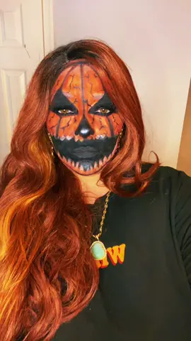 Holdup stop the beat🎃 #31daysofhalloweenmakeup #makeupchallenge #pumkinlook #pumkinmakeup #creepypumpkin #itsspookyseason #i❤️halloween #halloweenlooks2022 #muasoftiktok #trending #transitions #thisishalloween🎃 #followme #yourztruly_mel #fyp #foryoupage #fypシ #👻 #🎃 