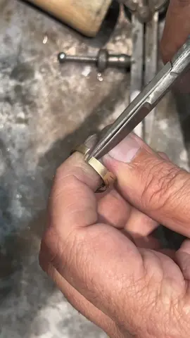 #jewelry #jewellery #handmadejewelry #jewelrybusiness #repair #jewelryrepair #fix #foryou #foryoupage #foryourpage #foru #luxury #funny #happy #watch #fypシ #jewelrytips #beforeandafter #kurdistan #stanfam #passiveincome #trendingsoundalert #trendingaudiosss 