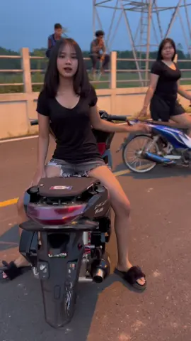 มองกล้องจนเดินเกือบตกถนน😂เนียนอีกแล้วววว🤪🥰#pcx150ล้อ17แต่งสวย #pcx150 