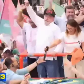 Lula no CPX pulando ao som de Lula lá versão rock, será que é real esse vídeo? #eleições2022 #lula2022 #lulalá #recife #complexodoalemao #CPX #lula