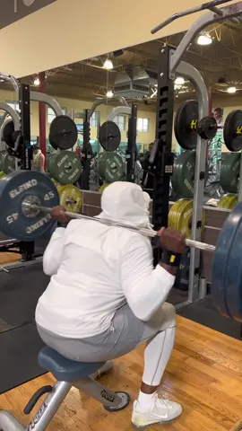 Beat the week!! #Grindlab #24hourfitness #Fitness #legdayworkout #core #absworkout #seatedsquats #robpiper #pipergang 