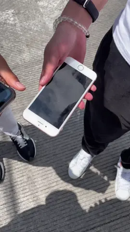 Que no soy humilde? Tengo un compa con iPhone de huellita #fyp 