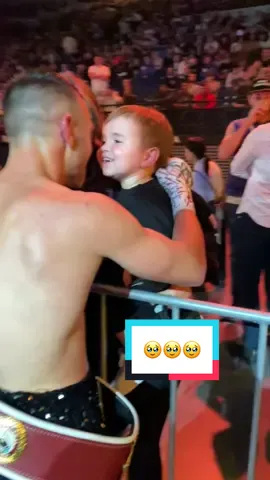 Nothing like a hug from your #1 fan 🥹 #boxing #ringside #family 