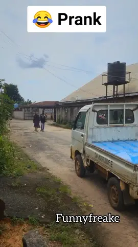 😂 Pure water man won kill me for this prank.. #fypシ #prank #prankster #popular #tiktoknigeria #tiktokuk #viral #funnyfreakc #sommydiamondz 