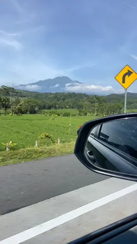 Paling enak perjalanan jauh dengerinnya tembang  kenanangan #riaangelina#birunyarinduku#fyp#tembangkenangan#nostalgia#80an  #tolsolosemarang #riaangelina_birunyarinduku 