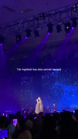 Pecah banget Teh Ocha🫶🏻🫶🏻🫶🏻 @Rossa #rossa25shiningyears #25tahunrossa #rossaconcert #rossa #tega #musicvideo #fyp 