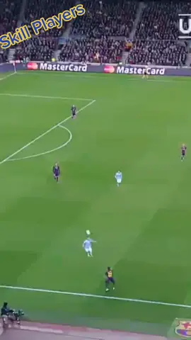 Skill Pemain Sepak Bola di Lapangan  #sports #Soccer #olahraga #fyp #fypシ #football #messi #tiktoksports 