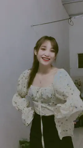 Outfit hiền lành xin chào các bạn🥰🥰🥰#themoon 