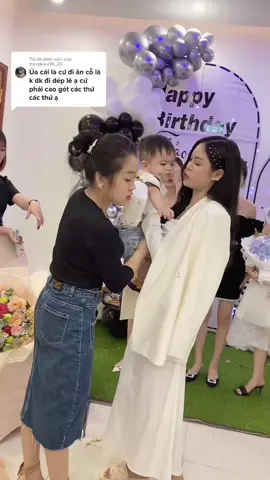 Trả lời @trangkieu19_20 Sinh nhật tui mà tui còn mang dép ấy😅 Mặc đồ đẹp các thứ xong vẫn phải quất đôi dép đi 😪