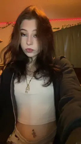 Hshsheiisbs 😛🫂🪳 #DidYouYawn #fyp #fypシ #like #trend #goth #pics #comment #trending #viral #lipsync #gothgirl #follow #foryou 