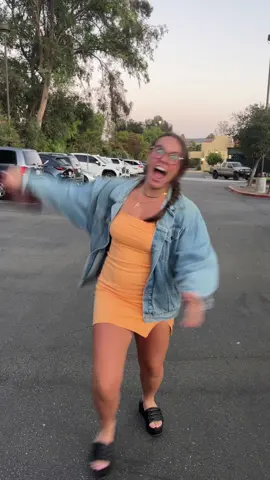 📍the olive garden parking lot 😃 #girls #relatable #teenager 