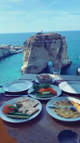 #لبنان_بيروت #اكسبلورر #مطعم#روشة 😇