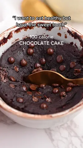 100 kcal chocolate mug cake (recipe👇)  INGREDIENTS - 15 g (2 tbsp) oat flour (or normal flour) - 1 tbsp granulated sweetener (erythritol) - 7 g (2 tsp) cocoa powder - 1/4 tsp coffee powder - 1/3 tsp baking powder - 15 g (1 tbsp) nonfat Greek yogurt - 25 ml (1 1/2 tbsp) water - a couple chocolate chips Mix everything and microwave 45 seconds to 1 min 30 seconds.  #mugcake #lowcalorie #healthydessert 