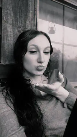 gimme beso 😘#fypシ #foryou #trending #viralvideo  #FreezeFramePhoto 