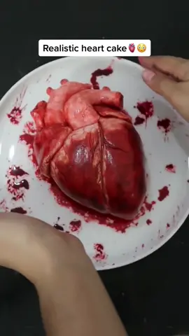 Tag someone who would love this halloween heart cake😱🫀 🎵:Let It Die - @elliegoulding🎶 #realisticcake #cakeartist #spookyseason2022 #cakeart 