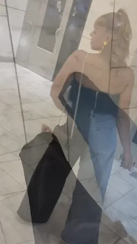 Just know I’m moving on to BETTER THANGS in my two tone jeans from @FashionNova ! I think I’ve found a new fashion obsession! 🖤 Outfit details below.   Jeans | Gemini Two Toned Baggy Jeans Top | Statement Moment Feather Tube Top Shoes | Coming Through Heeled Sandal  -  #NovaBabes #FallFashion #FallStyle #DinnerOutfit #OOTD #WeekendVibes 