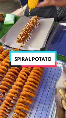 Spring Potato Sedap. Mengimbau memori dah bertahun x makan ni best nya 😋 #potato #spiralpotato #springpotato #kentangspiral #fyp 