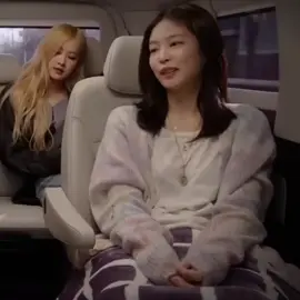 stare.#jenlisa #jennie #lisa 