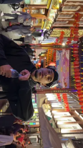 📍LONDON  Merci à @Kombo.co de m’avoir permis d’aller à Londres tourner cette vidéo. D’ailleurs si vous cherchez un bon plan pour des billets de train bus avion à petit prix c’est le sur leur site qui faut aller ! 🤯