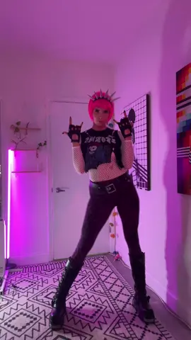 I hope y’all haven’t forgotten about Fortnite yet 😂 #cosplay #fortnite #powerchord #livestreamer 