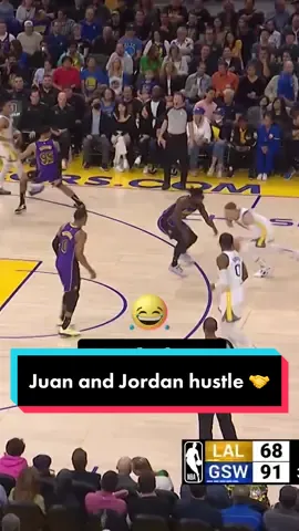 Former teammates fight for the loose ball and have a laugh while they’re at it 🤝 #Kiatipoff22 #NBAIsBack #NBA #basketball #juantoscanoanderson #jordanpoole #lakers #warriors 