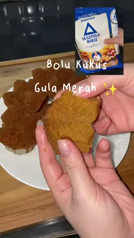 Siapa yang suka bikin bolu kukus tapi gagal? Yuk kumpuuuul! Bikiners bisa cobain resep bolu kukus gula merah ini lho😍 Jangan lupa untuk pakai terigu bogasari yaa, biar makin mantul👌  #bogasari #Bikiners #SegitigaBiru #BikinSemuaBisaSemua #resep #bolukukus #masakapaharini #bikinkue #cemilan #tipsbaking #reseptiktok 