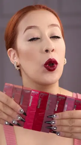 Ainda em choque com essa novidade de @Maybellinebrasil  😱 Batom Super Stay Vinyl *Ink, 16h de duração em um batom de fórmula vegana que não borra e não transfere, e tudo isso com um acabamento brilhoso!!!*   #BeautyTokMaybelline #MakeUpTok #TikTokMadeMeBuyIt *publi