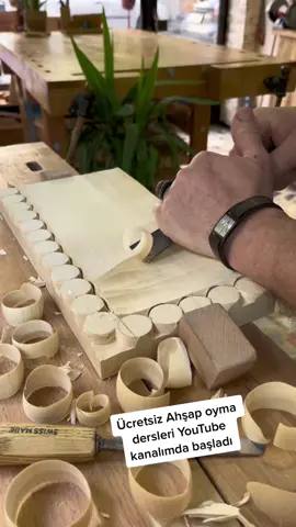 Ücretsiz ahşap oyma dersleri başladı YouTube kanalımın linki profilimde.. #galipagirkaya #asmr #keşfet #workshop #woodcraft #asmrsounds #woodcarver #carving #woodcarving 