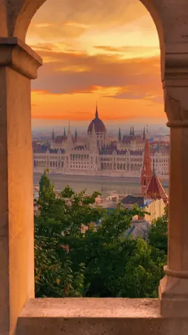 Sunrises at the Bastion 🇭🇺🇭🇺🇭🇺 #budapest #hungary #autumn #fall #traveltiktok 
