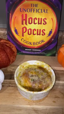 Perfect for this cold weather!!! #dinner #DinnerIdeas #easydinner #Recipe #EasyRecipe #food #foodtiktok #cooking #cookingvideo #frenchonionsoup #souptok #soup #hocuspocus #cookbook 