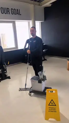 Te laat komen op je werkdag 😒@#njoyfitnessnoordwijk #viral #viralvideo #foryou #Fitness 