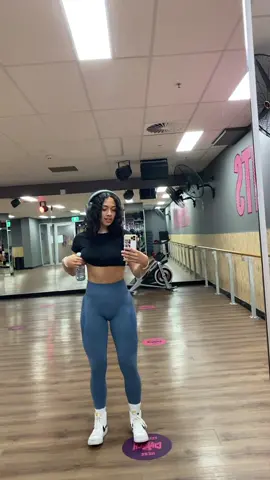 lily in tights 🧍🏽‍♀️ #gym #gymmotivation #training #trending 