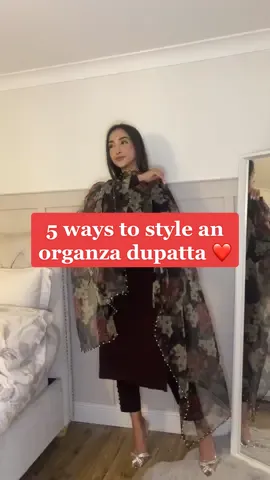 How do you style your dupatta? ✨ #pakistanisuitsuk #casualsuits #dupattastyling #pakistaniwearcollection #linensuits 