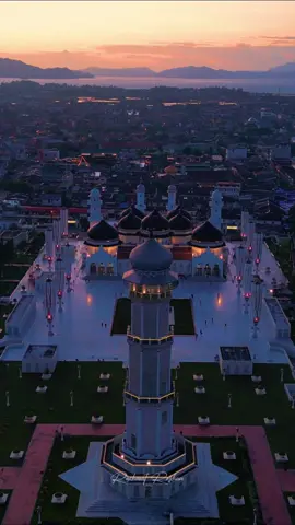 Apa yang kalian pikirkan tentang Aceh ? #dronepilot #acehviral #wisataaceh #fypシ゚viral #mesjidrayabaiturrahman #bandaaceh #fyp 