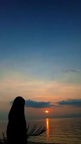 nitip quotesnya di sini  #CapCut #mentahanvideo #sunset #senja #muslimahhijrah 