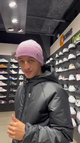 Venez découvrir tous nos nouveaux coloris sur le mythique bonnet Lacoste 🐊  #courir #lacoste #fyp #pourtoi #beauvais 