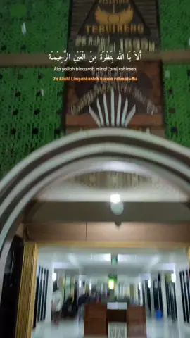 MasyaAllah Alhamdulillah malam Jum'at bisa ziarah ke Makam KH. Abdurrahman Wahid dan KH. Hasyim Asy'ari #jombang #tebuireng #CapCut