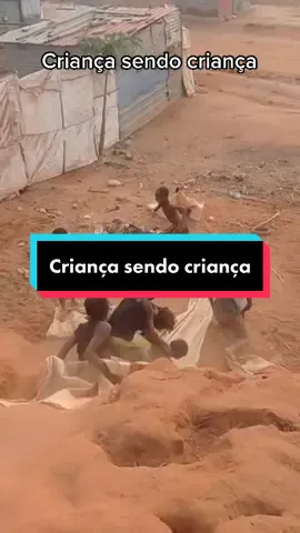 Enquanto crianças por aí tem todo tipo de brinquedos e tecnologias e não conseguem dar um sorriso desse. Alegria na simplicidade. #africa #alegria #crianca 