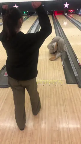 #StopScammerTime #DidYouYawn #wii #wiisports #bowling #jan #tyler @jan 