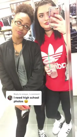 Replying to @ezzyye_ #greenscreen it’s probably my 5th time posting pics from when I was younger/ in high school but here ya go 🥰🫶🏼 just don’t come for my bad makeup skills back then 🥲