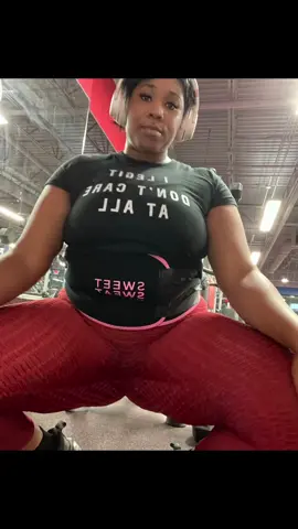 I use this #waisttrimmerbelt everytime I go to the #gym it works.. #fyp #viral #explore #workout #glutes #thickfit #Fitness #music #healthy #follow 