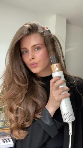 This curl guys 😮‍💨 #luxxairpro2 #luxxairpro #matildadjerf #heatlesshair #noheatcurls #heatlesshairstyles #heatlesswaves #cleangirl 