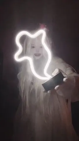 boo! #booette #booettecosplay #ghost #boosette #boosettecosplay #ghostgirl #marioghost #ghostgirl #booettecosplaymario #boosettesupermario  