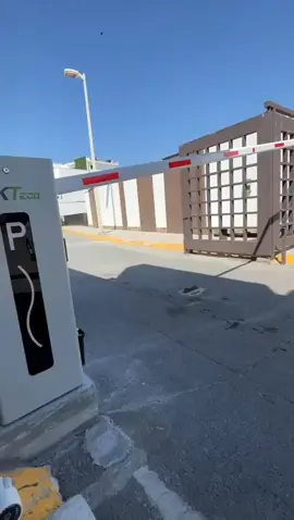 Implementación de barrera vehicular para un fraccionamiento más seguro 😌💯👌🏽🚗🚙🛻  #seguridad #seguridadprivada #fraccionamiento #zkteco #barreravehicular #zktecosystems #plumavehicular #vehiculos #controldeacceso 