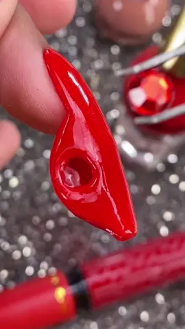 @La Rosalia plays @rauwalejandro as she paints her Nails Red 🌹 POV: Rosalia listens to Rauw while she does her Nails 💅🏽 arte de uñas rojo #nails #nailart #nailtutorial #acrylicnails #beautyhacks 