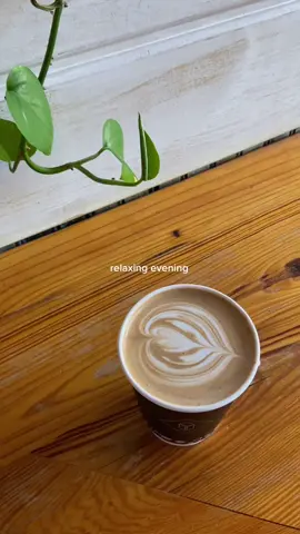 photographing a wedding and cat sitting this weekend🍂👌🏼 #fallootd #autumnaesthetic #autumnoutfits #vloggers #dailyvids #autumnstyle #grwmroutines #eveningvibes #fallbasics #localcoffee #coffeeshops 